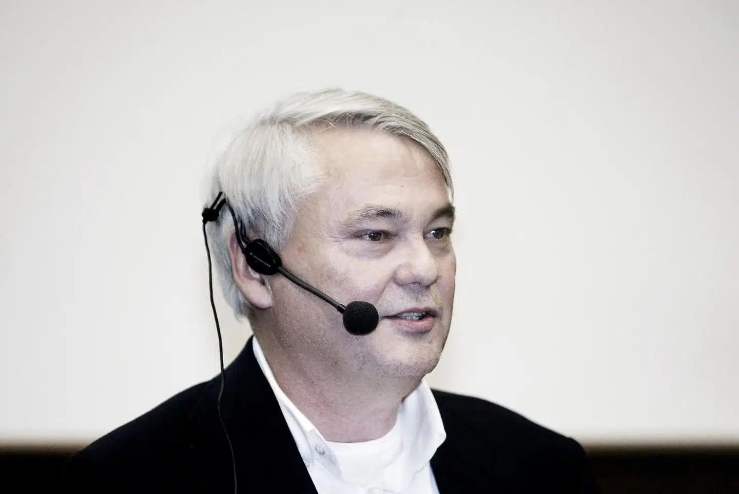 For 46 år siden stiftede Troels Holch Povlsen (billedet) sammen med sin kone, Merete Bech Povlsen, Danmarks største modetøjskoncern, Bestseller. Sammen har de sønnerne Niels Holch Povlsen og Anders Holch Povlsen. Sidstnævnte overtog ledelsen af tøjkoncernen i 2001.