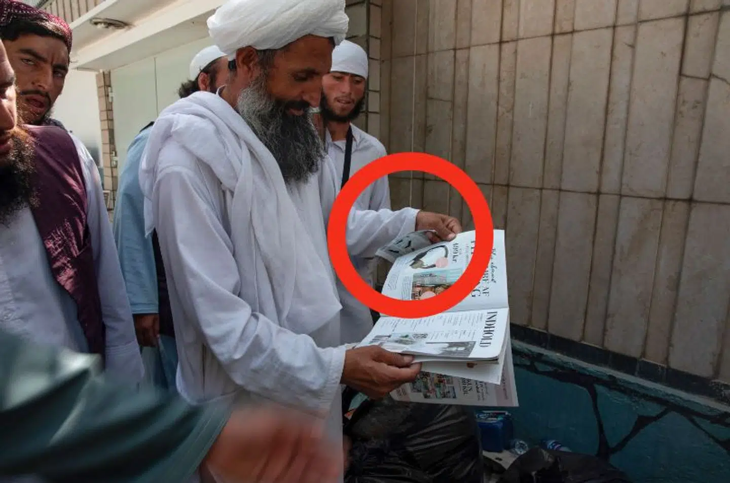 »I øvrigt noterer jeg mig, at siderne med hjemmeøvelser er revet ud. Det er her, man får vist, hvordan man kan lave gymnastik derhjemme,« siger chefredaktør Rikke Dal Støttrup til B.T.