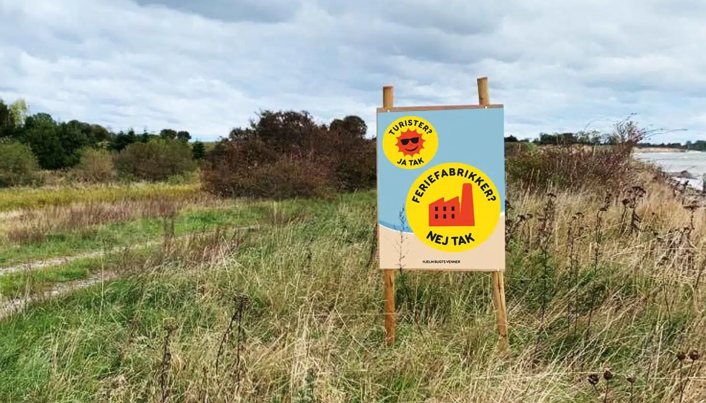 En række utilfredse borgere lavede protestskilte for at stoppe projektet. Foto: Hjelm Bugts Venner
