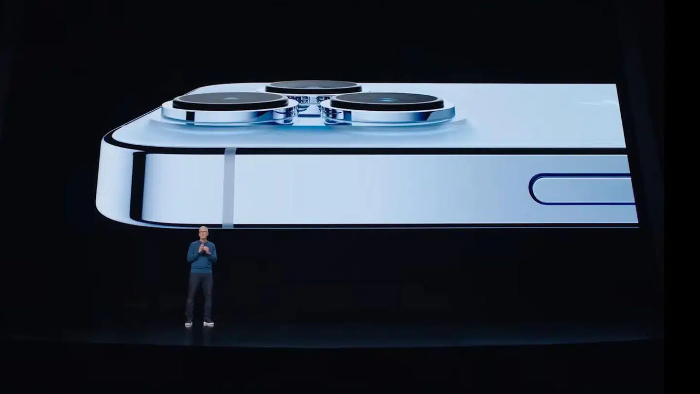 Apples topchef, Tim Cook, præsenterede tirsdag aften fire nye iPhone-telefoner, hvor der igen er lagt vægt på bedre kamera. Her er det iPhone 13 Pro-modellen.