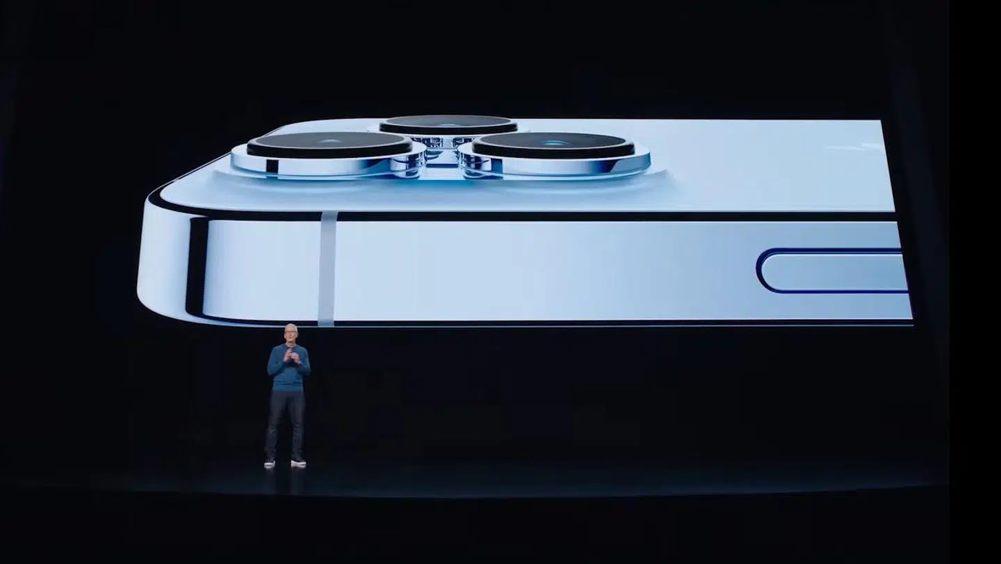 Apples topchef, Tim Cook, præsenterede tirsdag aften fire nye iPhone-telefoner, hvor der igen er lagt vægt på bedre kamera. Her er det iPhone 13 Pro-modellen.