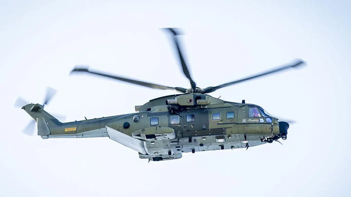Det er helikoptere som denne, der kræver den 35 mio. kr. dyre landingsplatform på det kommende supersygehus. Her ses helikopteren over Glostrup i april 2020.