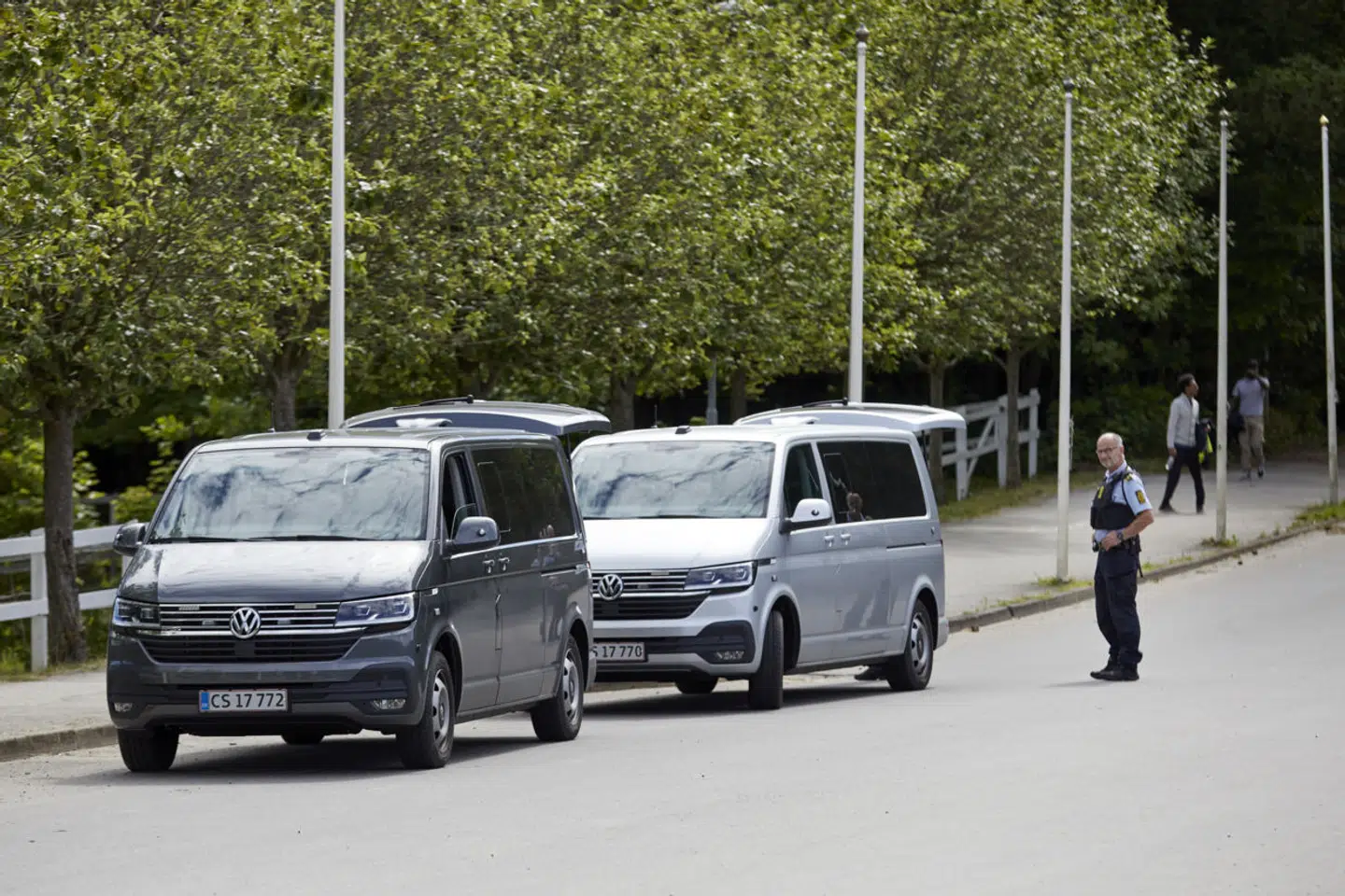 Politiet var til stede ved Observatorievej ved Travbanen i Aarhus, torsdag den 23. juli 2020. Dagen efter, at den 25-årige blev skud på stedet.