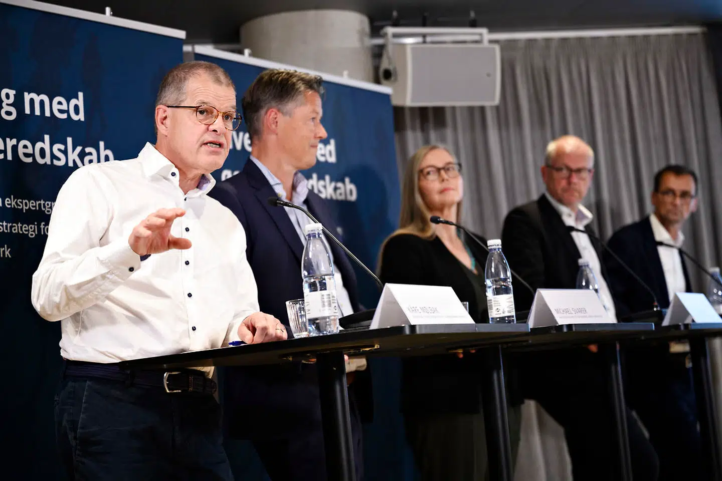 På et pressemøde præsenterede en ekspertgruppe på fem professorer deres forslag til, hvordan Danmark bedst opbygger et coronaberedskab. Ekspertgruppen består af (fra venstre) Kåre Mølbak, Michael Svarer, Astrid Iversen, Jens Lundgren og Torben M. Andersen.