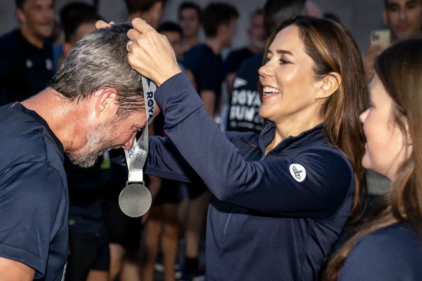 Kronprinsesse Mary og prinsesse Isabella modtager kronprins Frederik efter at han har løbet 10 km under Royal Run i København og på Frederiksberg, søndag den 12. september 2021.. (Foto: Mads Claus Rasmussen/Ritzau Scanpix)
