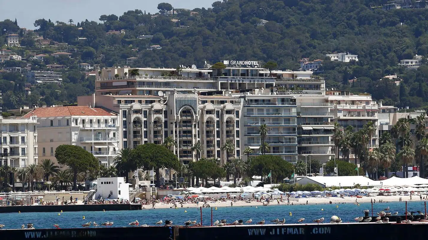 De folkevalgte Aalborg-politikere boede under MIPIM-messen i 2019 i en lejlighed i Le Grand Hotel-komplekset tæt på den kendte Cannes-gade Boulevard de la Croisette.