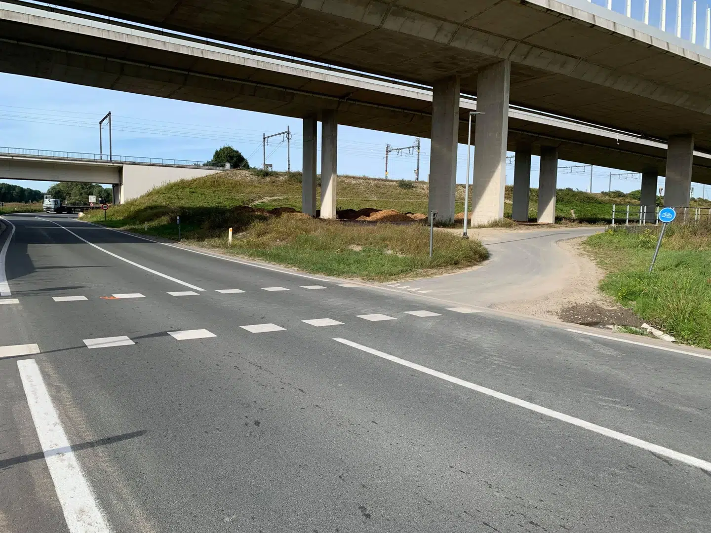 Det er i dette kryds, den tidligere cykelrytter mistede livet. Han kom kørende fra venstre side af vejen.