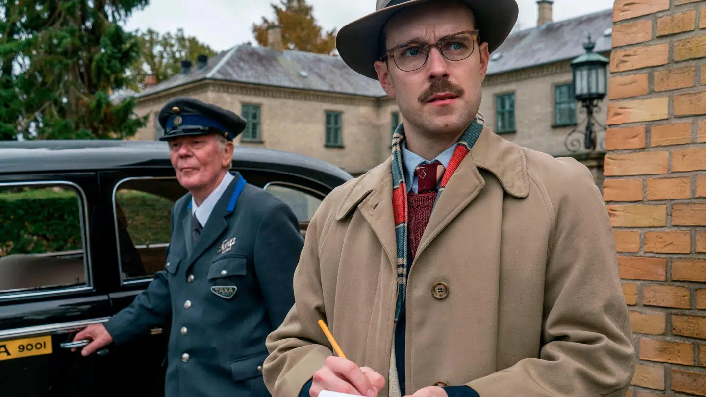 Jens Sætter-Lassen som journalist i 'Sygeplejeskolen'.