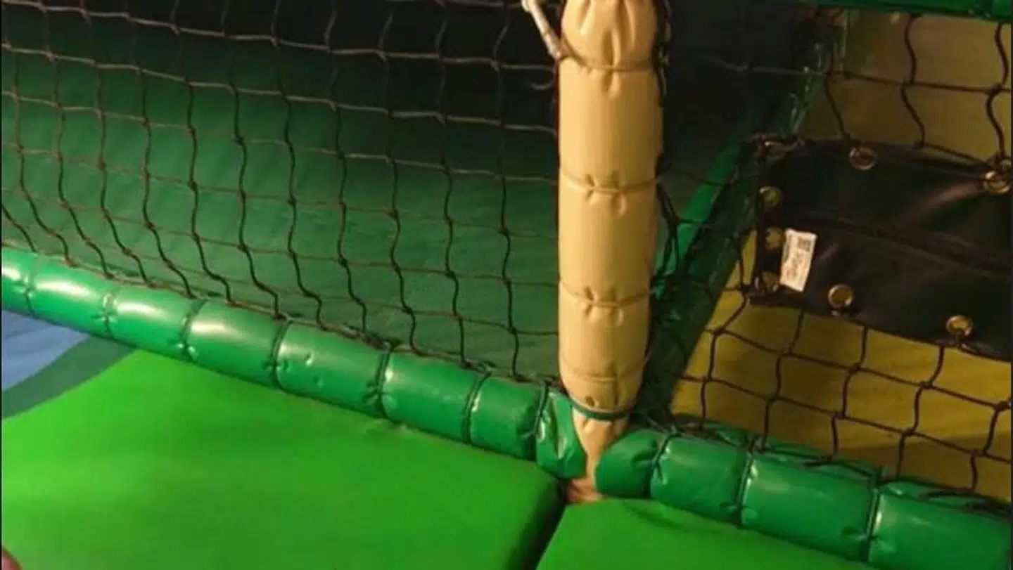 Ifølge Linda Andreasson, chef for Busfabriken, er der nu rent i Børnenes Eventyrfabrik i Kokkedal.