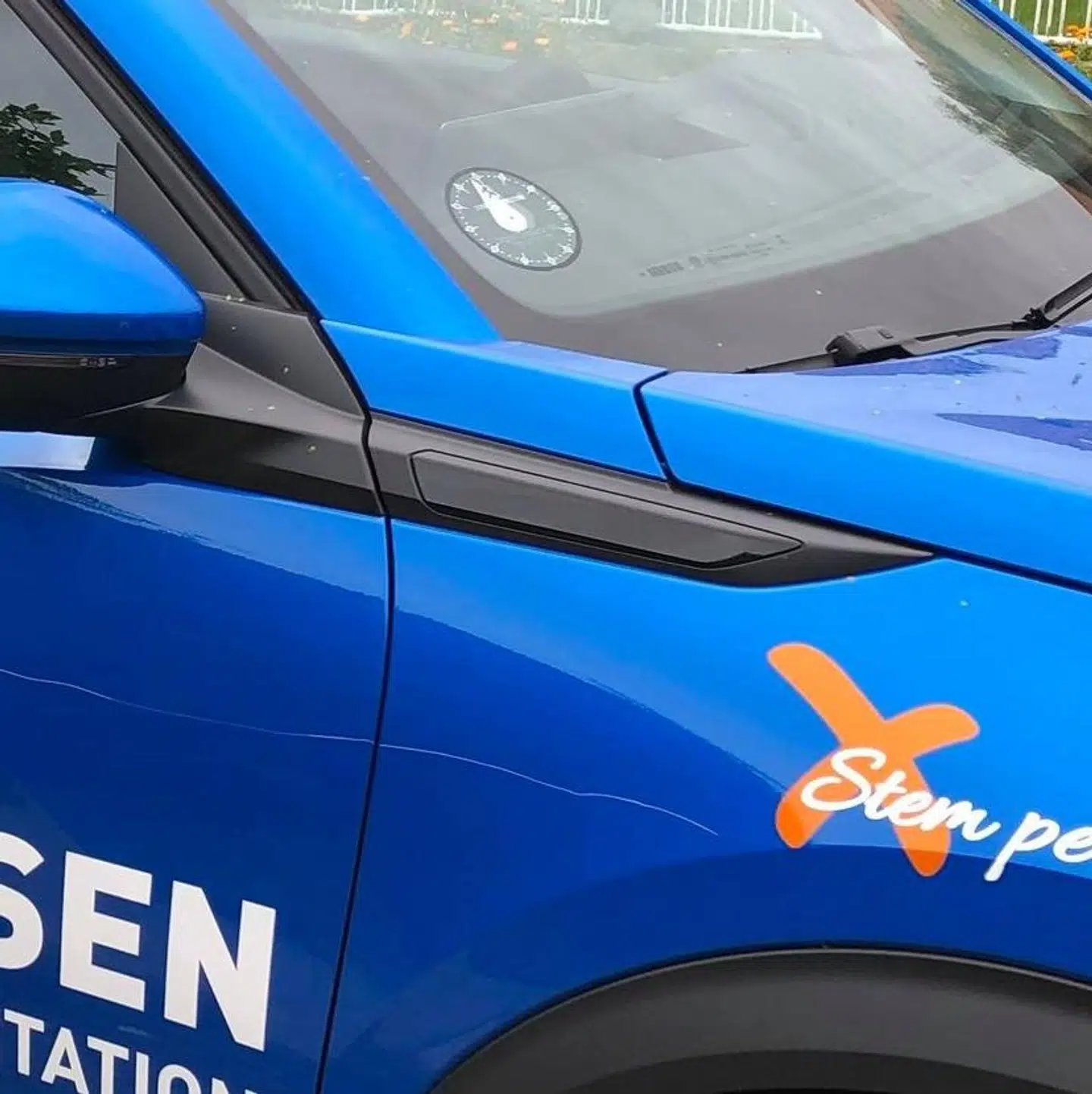 Her kampagnebilen, der mellem torsdag og fredag blev udsat for hærværk, mens den var parkeret på Tornestykket i Vanløse.