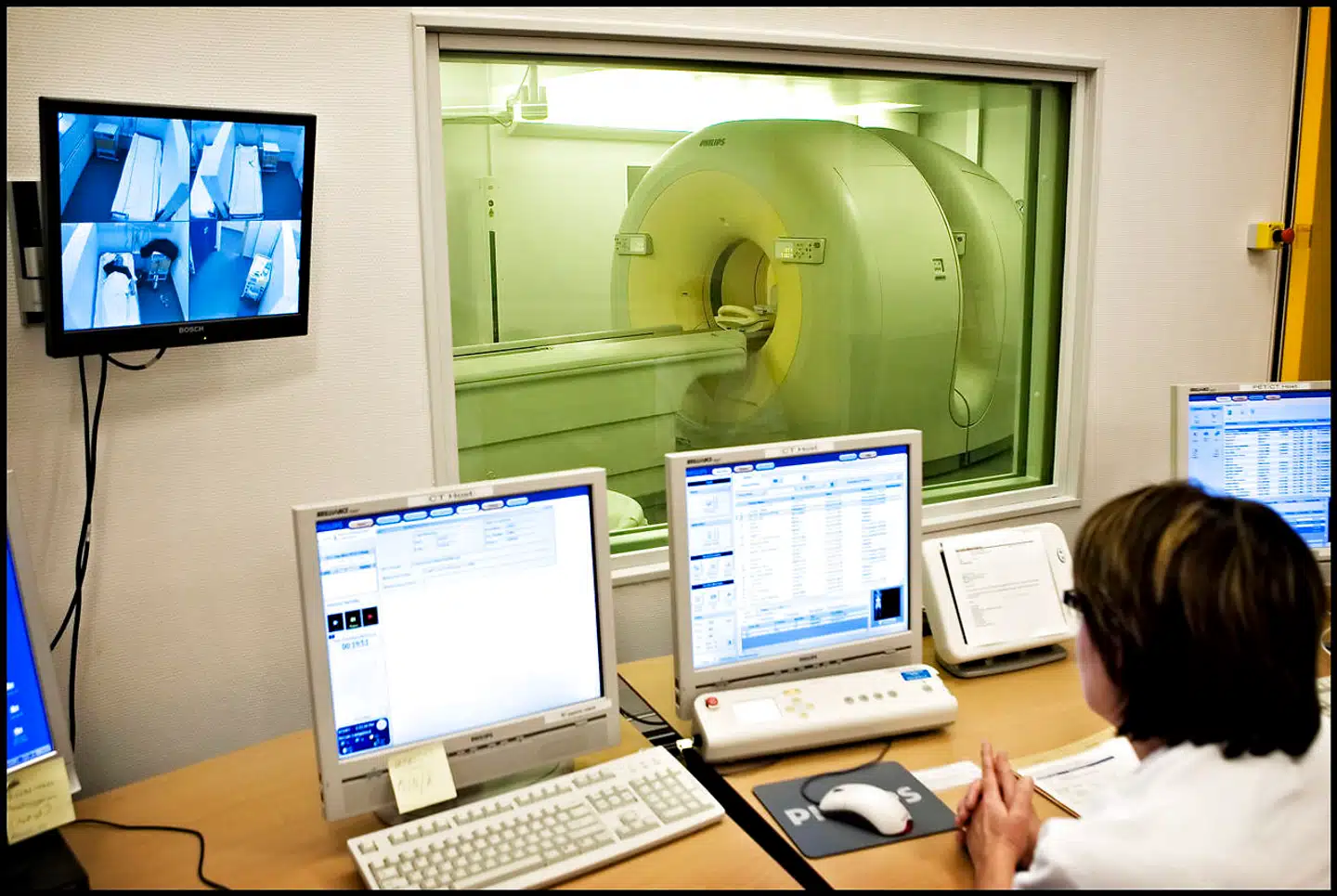 Nærhospitalerne kan blandt andet komme til at tage sig af patienter, der har behov for »ukompliceret diagnostik« og for eksempel skal have taget et røntgenbillede, en blodprøve, et EKG (ekkokardiografi), en ultralydsundersøgelse eller en CT-skanning, fremgår det af Sundhedsstyrelsens oplæg.