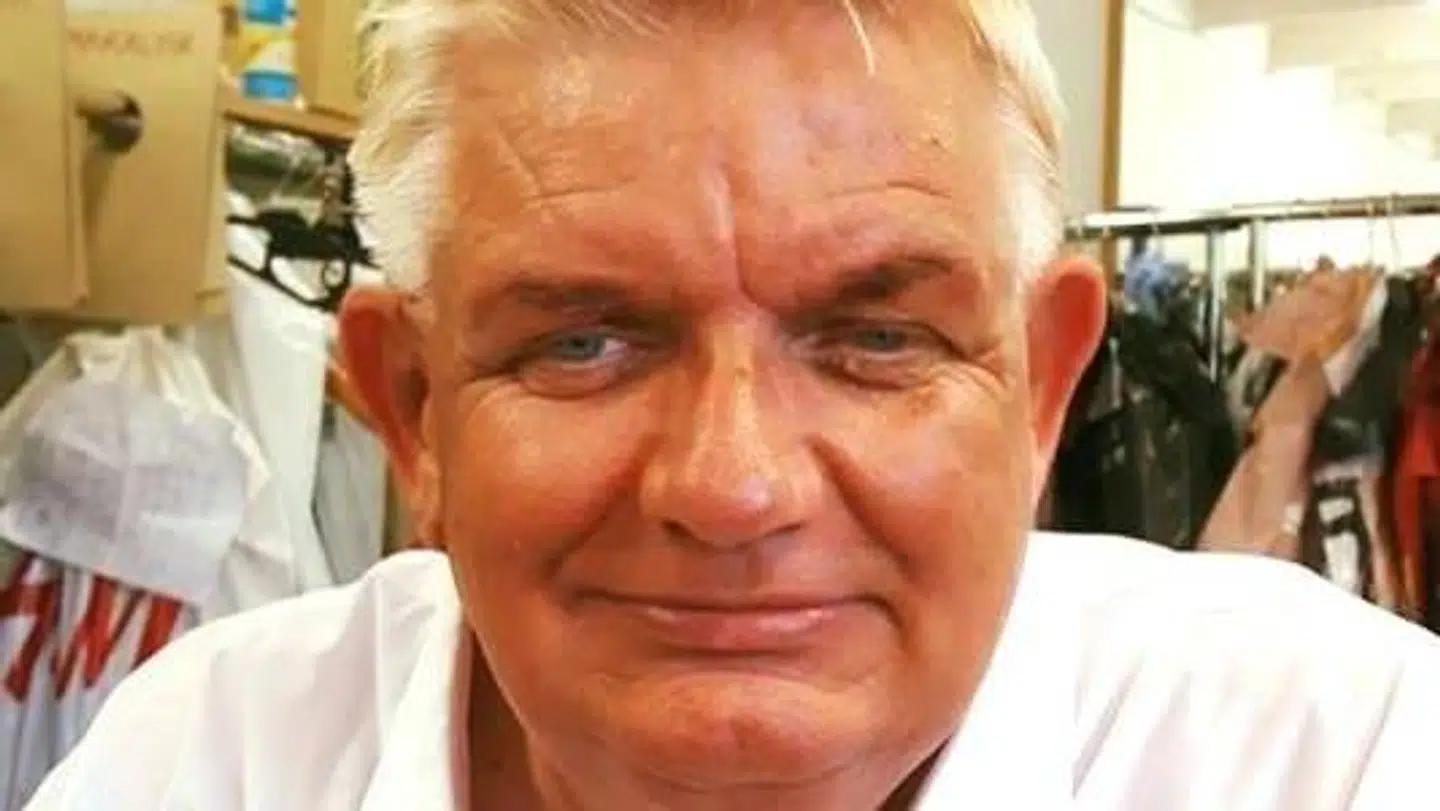 Der var fuld damp på kedlerne for Jens Bådsgård i de vilde 90ere. I dag er han 64 år og stadig aktiv som komiker.