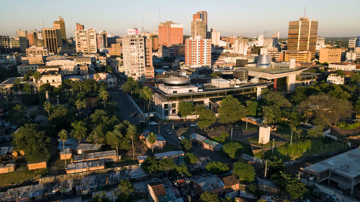 Der er mildest talt langt fra Paraguays hovedstad Asunción til Danmark. Alligevel havde en hovedrig mand fra Paraguay i årevis sin formue placeret i flere forskellige afdelinger af den danske storbank.