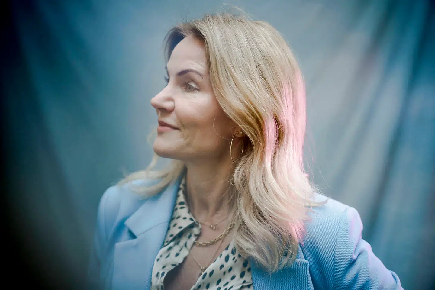 Tidligere statsminister Helle Thorning-Schmidt sidder nu midt i eftermagten, og nu har hun for alvor taget den feministiske kamp på sig.