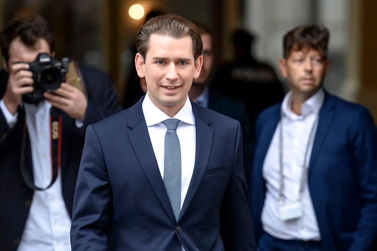 Sebastian Kurz fik som kun 31-årig posten som østrigsk kansler. Men efterforskere mener, at han svindlede på vejen til magten.