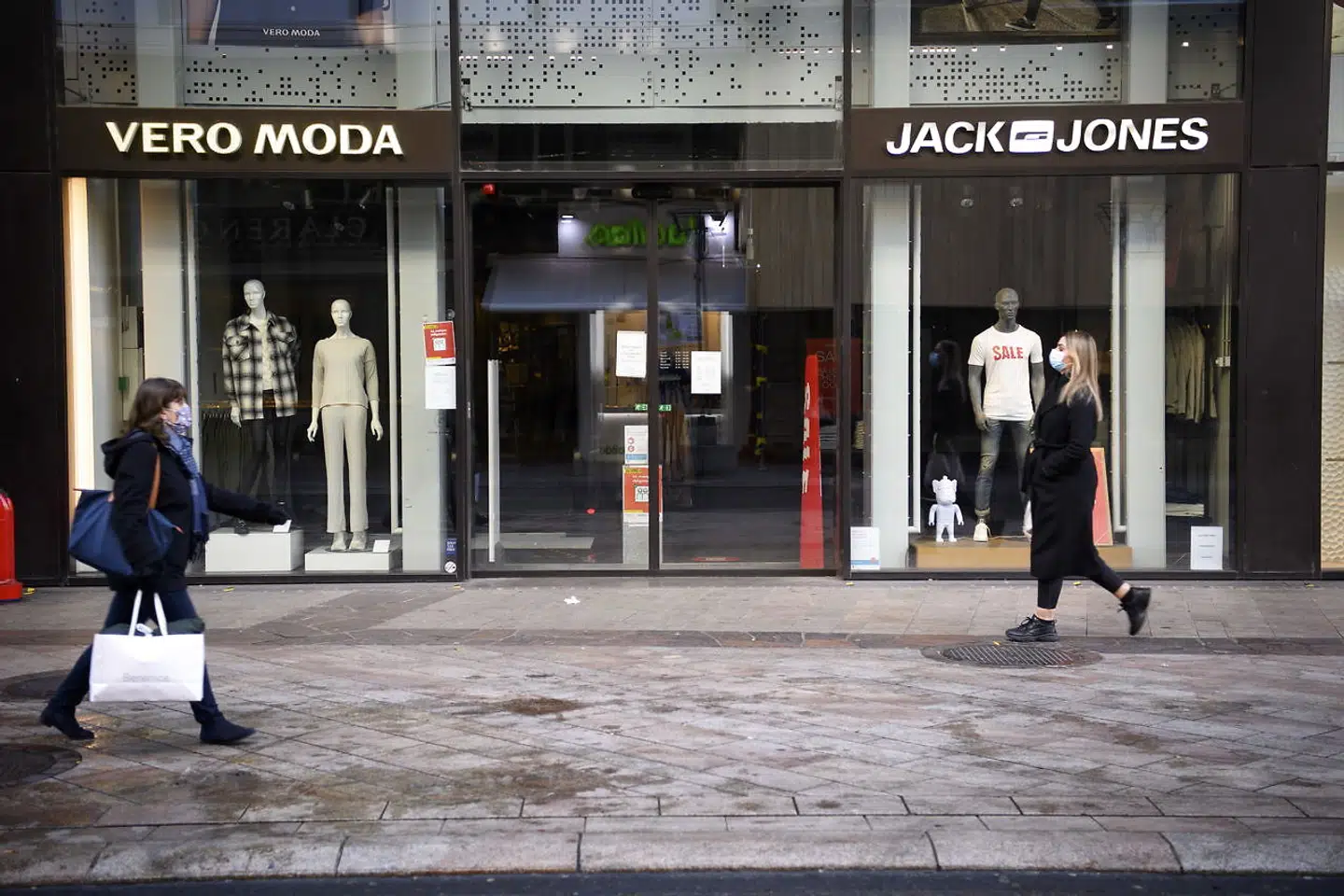 Bestseller driver både Vero Moda og Jack & Jones. Her er de to butikker i Schweiz.