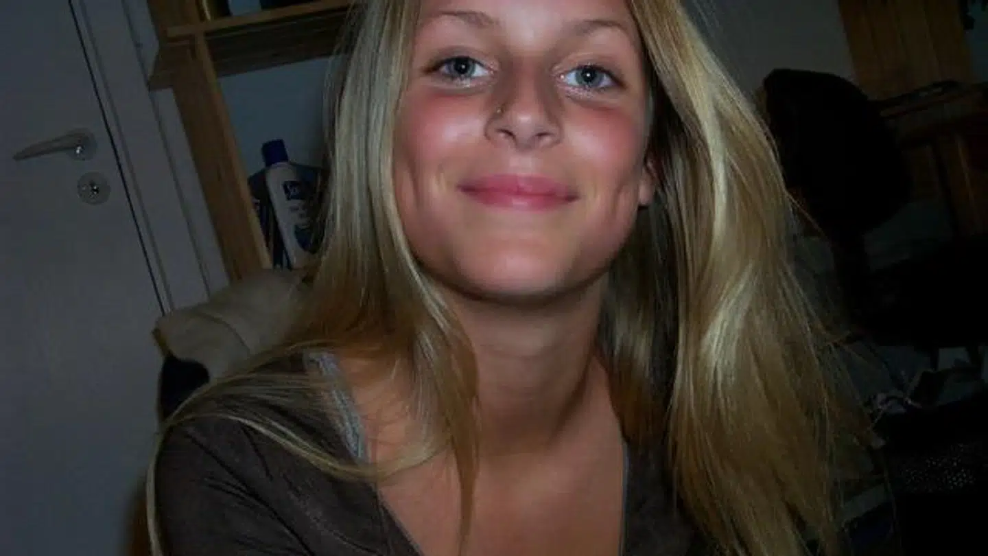 Cecilie blev dræbt til en fastelavnsfest på Hasseris Gymnasium. Hun nåede aldrig at få sin studenterhue.