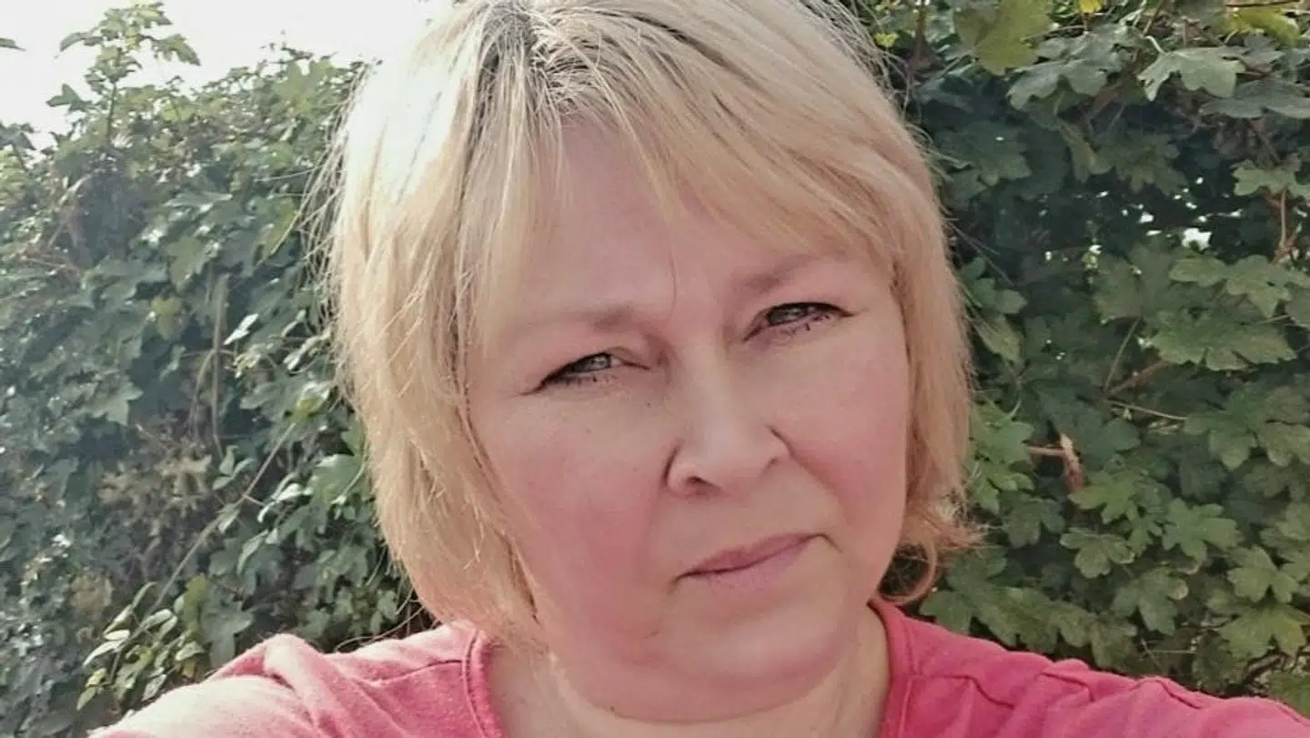 Karina Andersen lider af flere kroniske sygdomme – blandt andet leddegigt og knogleskørhed. Hun har ikke den store tiltro til regeringens forslag om 10-20 nye nærhospitaler. Privatfoto.