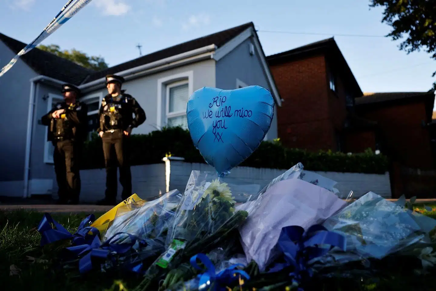 David Amess indbød vælgere til et møde i en metodistkirke i byen Leigh-on-Sea i Essex, og her efterlod beboere i går blomster.
