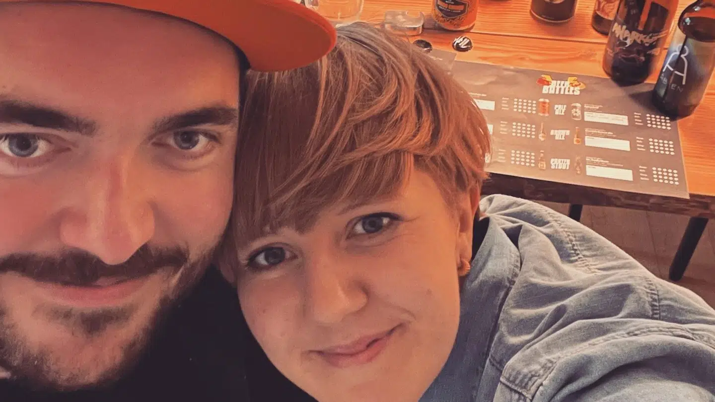 Simon og Elisabeth har mødt hinanden på Tinder, og for nylig har de været på boligjagt for at finde drømmehuset. Foto: Privat.