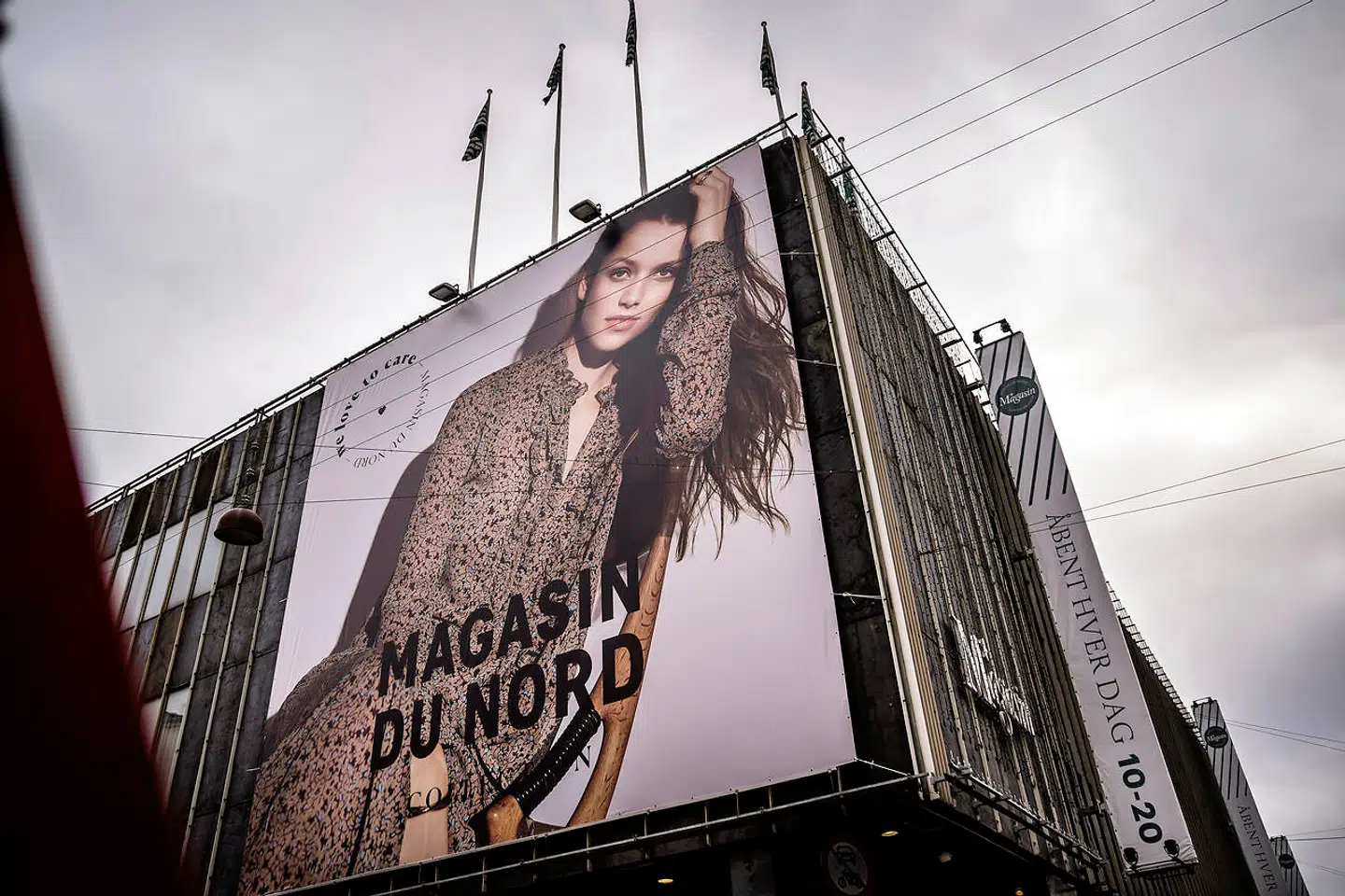 Magasin du Nord fik i maj nye tyske ejere, og de har nu indsat ny administrerende direktør. Han fremhæver, at med de nye ejere bliver det ikke mindst på det digitale område, at der skal ske et øget salg.