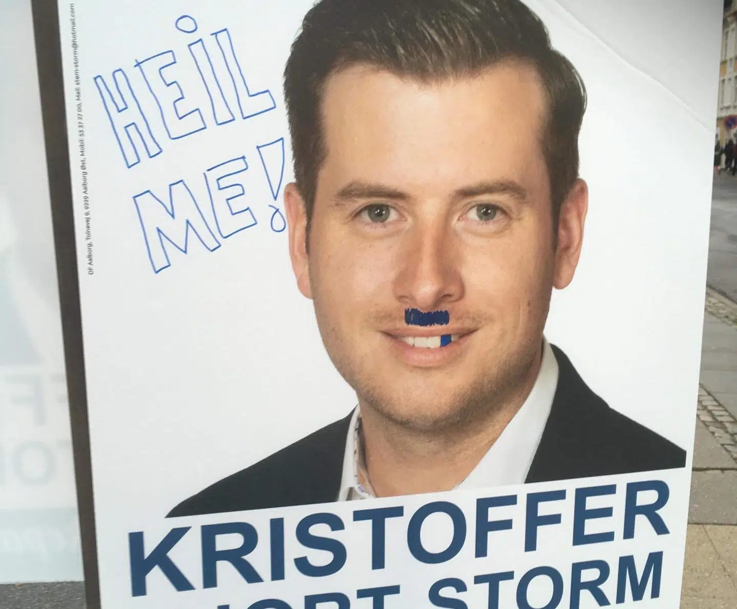 En af Kristoffer Hjort Storms valgplakater fotograferet 25. oktober 2021.