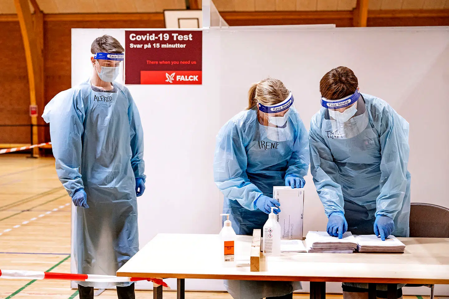 Coronapandemien gav travlhed i sundhedsvæsenet, og antallet af offentligt ansatte er steget. Men udviklingen skyldes ikke bare de mange nye poder. Der er også sket en stigning i antallet af ansatte inden for offentlig administration, forsvar og politi, viser en analyse fra Dansk Erhverv.