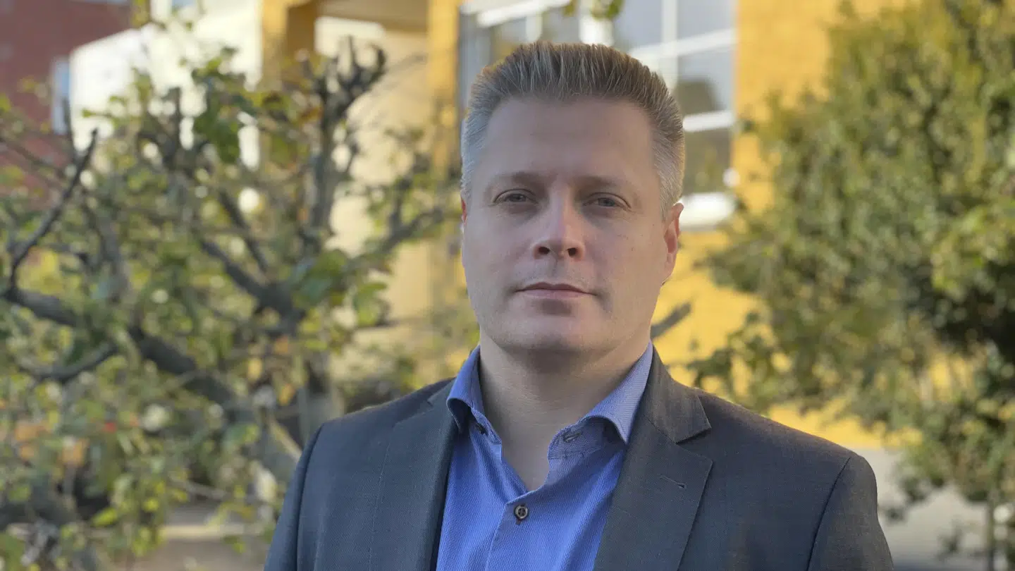 Rene Vinding Christensen er tidligere elev på Gravenshoved kostskole. Han er talsmand for gruppen af tidligere elever, der har indgivet en klage over kostskolen til Aalborg Kommune.