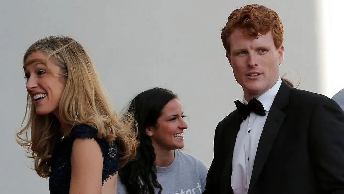 De seneste år har især Robert Kennedys barnebarn Joe Junior III (billedet) gjort sig bemærket i amerikansk politik, hvor han af mange betegnes som det næste store håb i familien Kennedy. Manges øjne også hviler på John F. Kennedys barnebarn, søn af datteren Caroline, John Schlossberg.