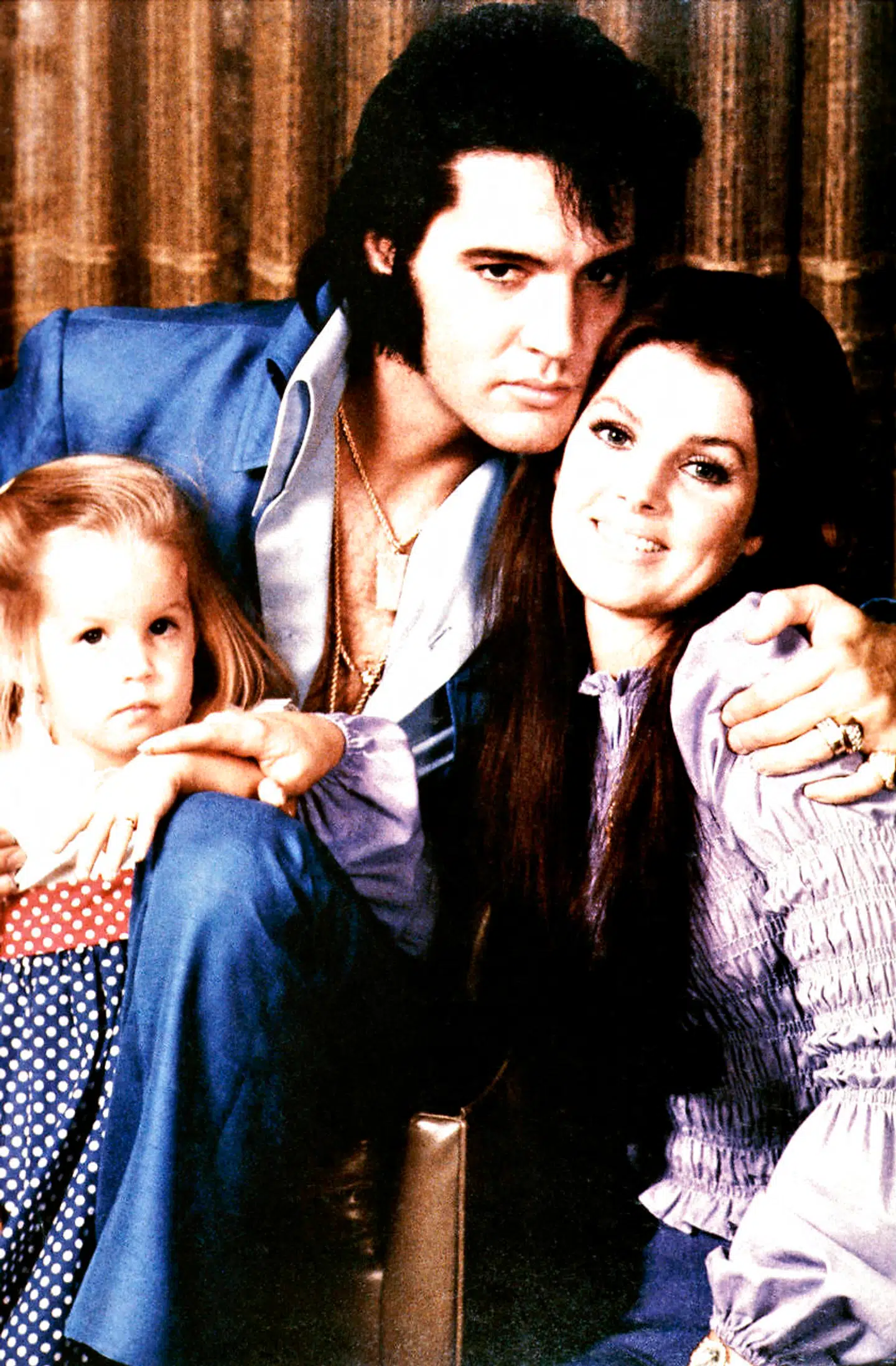 UNITED STATES - JANUARY 01: (AUSTRALIA OUT) USA Photo of Lisa-Marie PRESLEY and Priscilla PRESLEY and Elvis PRESLEY, with his wife Priscilla and daughter Lisa-Marie - c.1970 (Photo by GAB Archive/Redferns)