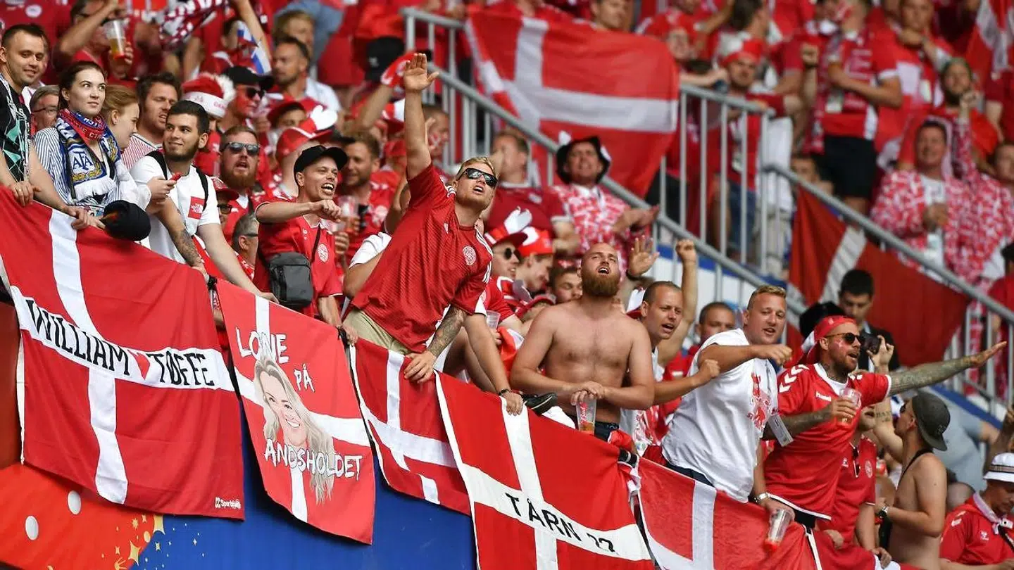 De danske fans har overtrådt FIFAs regler under kampen mod Australien. Arkivfoto. Personerne på billedet har ikke nødvendigvis noget med sagen at gøre. Arkivfoto.