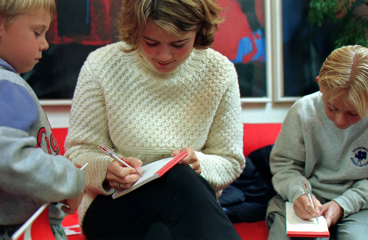 Selvom det helt store gennembrud først kom med 'Anja og Viktor'-filmene, var autografer en del af hendes liv allerede efter debuten med 'Vildbassen'.