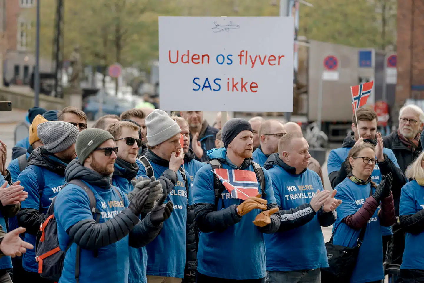 Nuværende og tidligere SAS-ansatte mødes foran Christiansborg og markerer deres utilfredshed med SAS's ledelsen og dens planer.