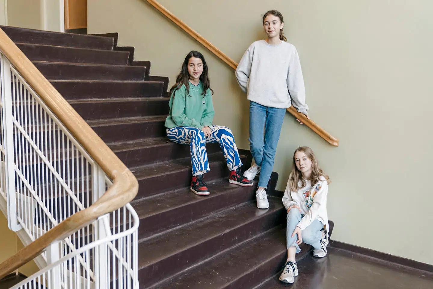 Ella (tv.), Alisa (m.) og Lior (th.) kunne komme i tanker om mange ting, som muslimer og jøder har tilfælles.