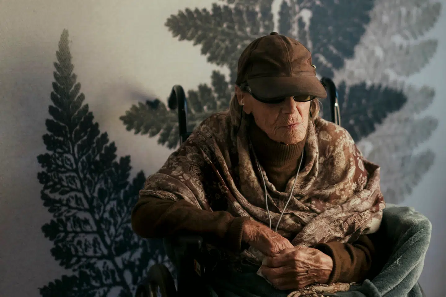 101-årige Tove Manswell er måske den sidste kvindelige frihedskæmper i Danmark. Hun har sultestrejket i protest mod dårlige forhold på sit plejehjem.