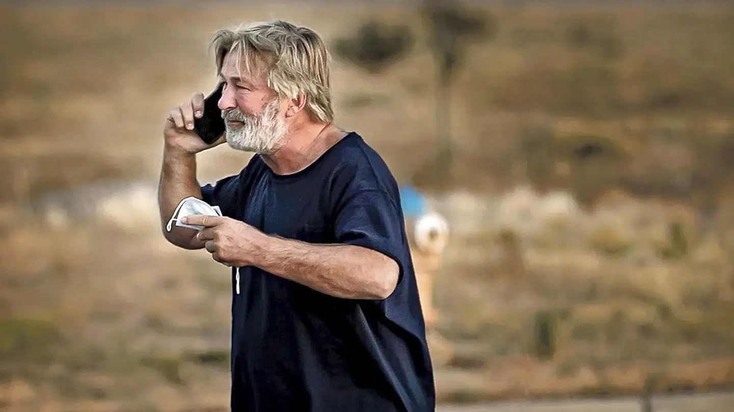 Her ses et billede af Alec Baldwin efter den tragiske ulykke, han nu er blevet sigtet for uagtsomt manddrab for.