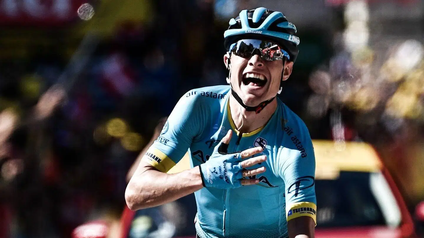 Magnus Cort kører over målstregen til etapesejr.