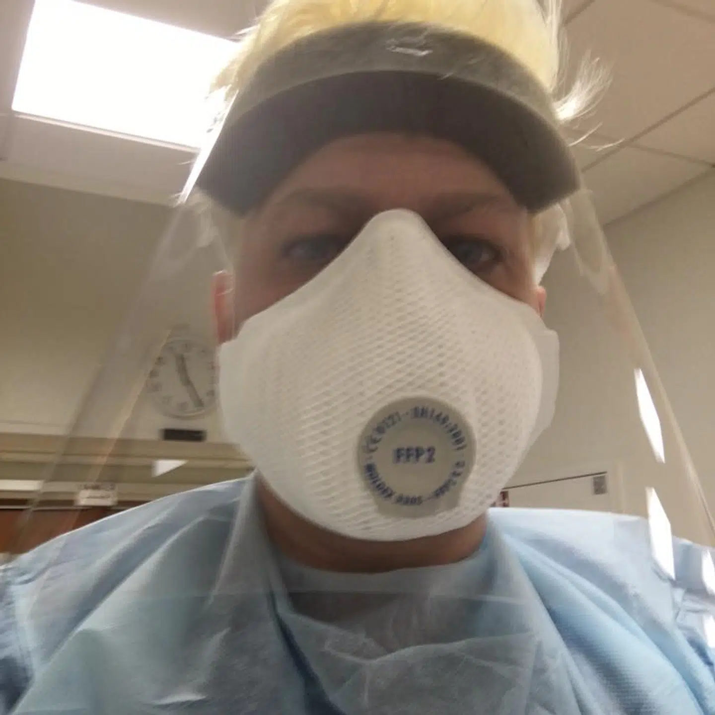 Pernille Egede på arbejde som sygeplejerske under coronapendemien.
