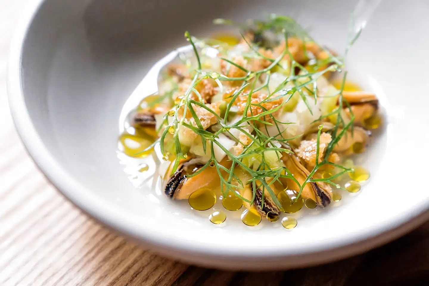 Muslinger i escabeche med fennikel, aioli & croutoner.