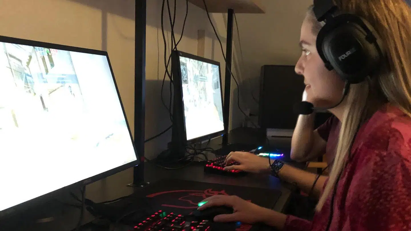 Heidi Holler (RV) havde inden dagen opgør læst op på strategier i Counter Strike.