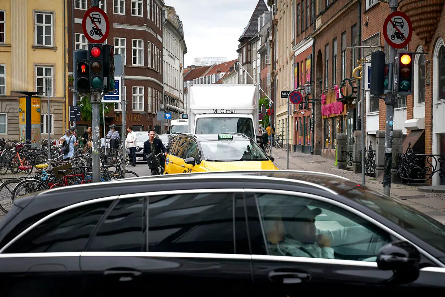 Før den ønskede nulemissionzone kan etableres skal det godkendes i Borgerrepræsentationen. Det kan dog første ske efter lovgivningen er blevet vedtaget, hvilket lige nu er fastlagt til oktober 2022. Arkivfoto.