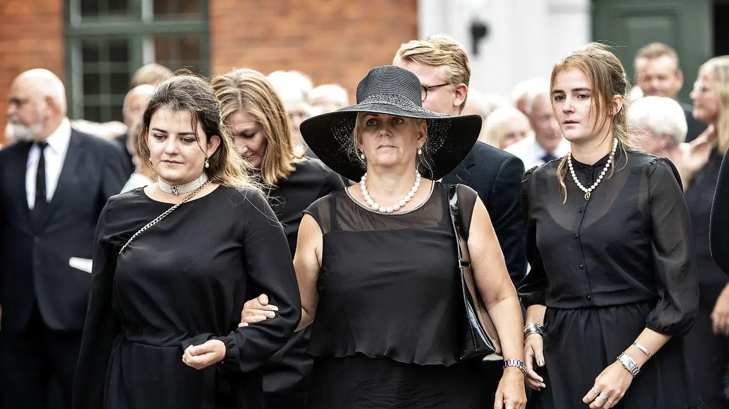 Marianne Stagetorn Kolos med sine to døtre.