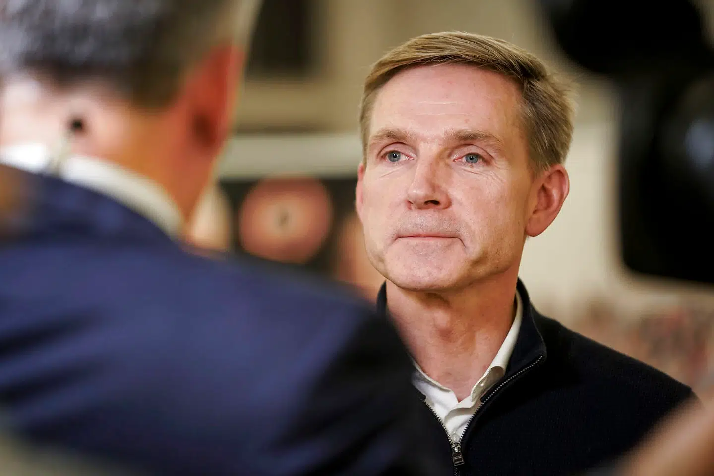 »Et eller andet må vi jo skulle lave anderledes for at kunne bringe Dansk Folkeparti ud af den her situation,« siger DF-formand Kristian Thulesen Dahl sent torsdag aften, og ganske opsigtsvækkende lægger han op til at bringe sin egen formandspost i spil.