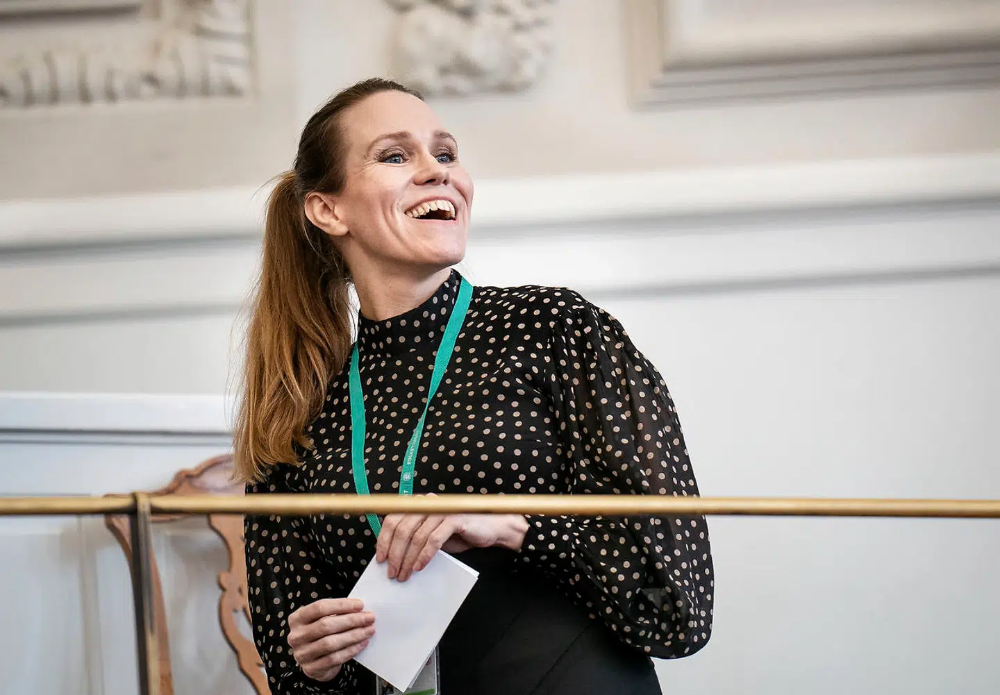 »Undskyld mig, Djøf, hvordan kan I sidde overhørig, at hun skulle udskammes som politisk embedsmand og hænges ud? Hun passede sit arbejde,« skriver Lotte Hansen.