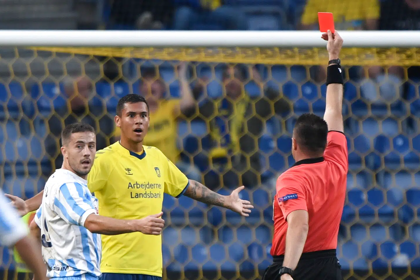 Joel Kabongo blev smidt ud efter bare 10 minutter af Brøndbys Europa League-kvalifikationskamp mod serbiske Subotica. Det udløser et 3-tal.