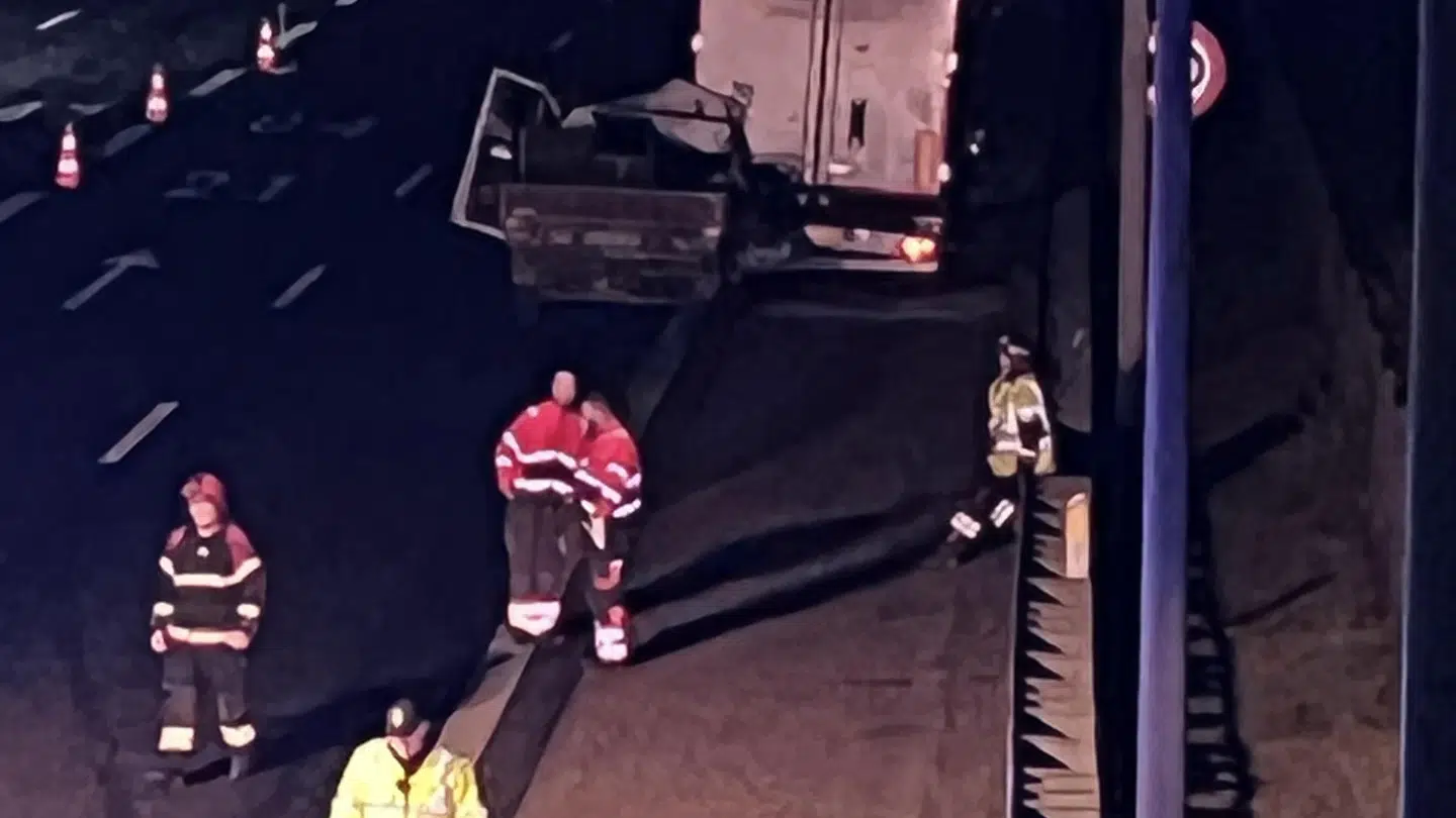 Lørdag morgen er en patruljevogn påkørt.