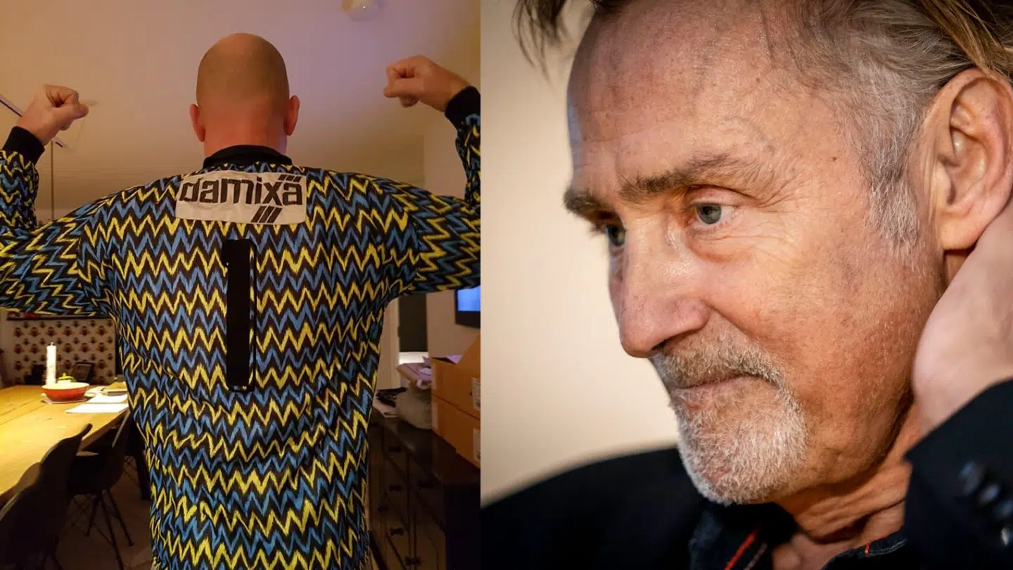 Bjarne Jensen var i chok, da han lørdag morgen kunne konstatere, at den gamle målmandstrøje fra skabet nu havde indkasseret 51.000 kroner til Kræftens Bekæmpelse. Privatfoto/Mads Claus Rasmussen/Ritzau Scanpix.