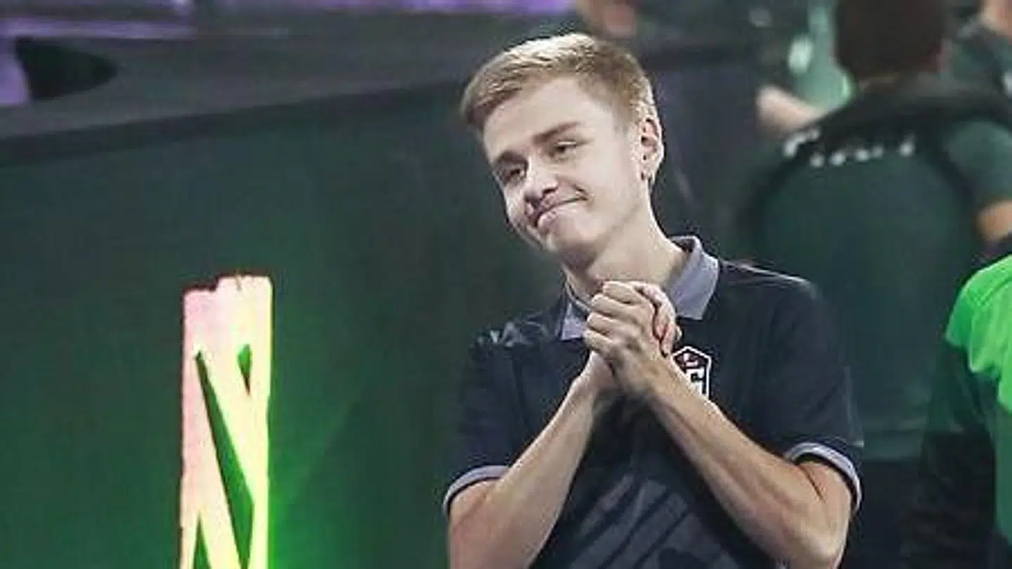 Johan Sundstein ses forrest efter sejren, der gør ham og holdet til millionærer.