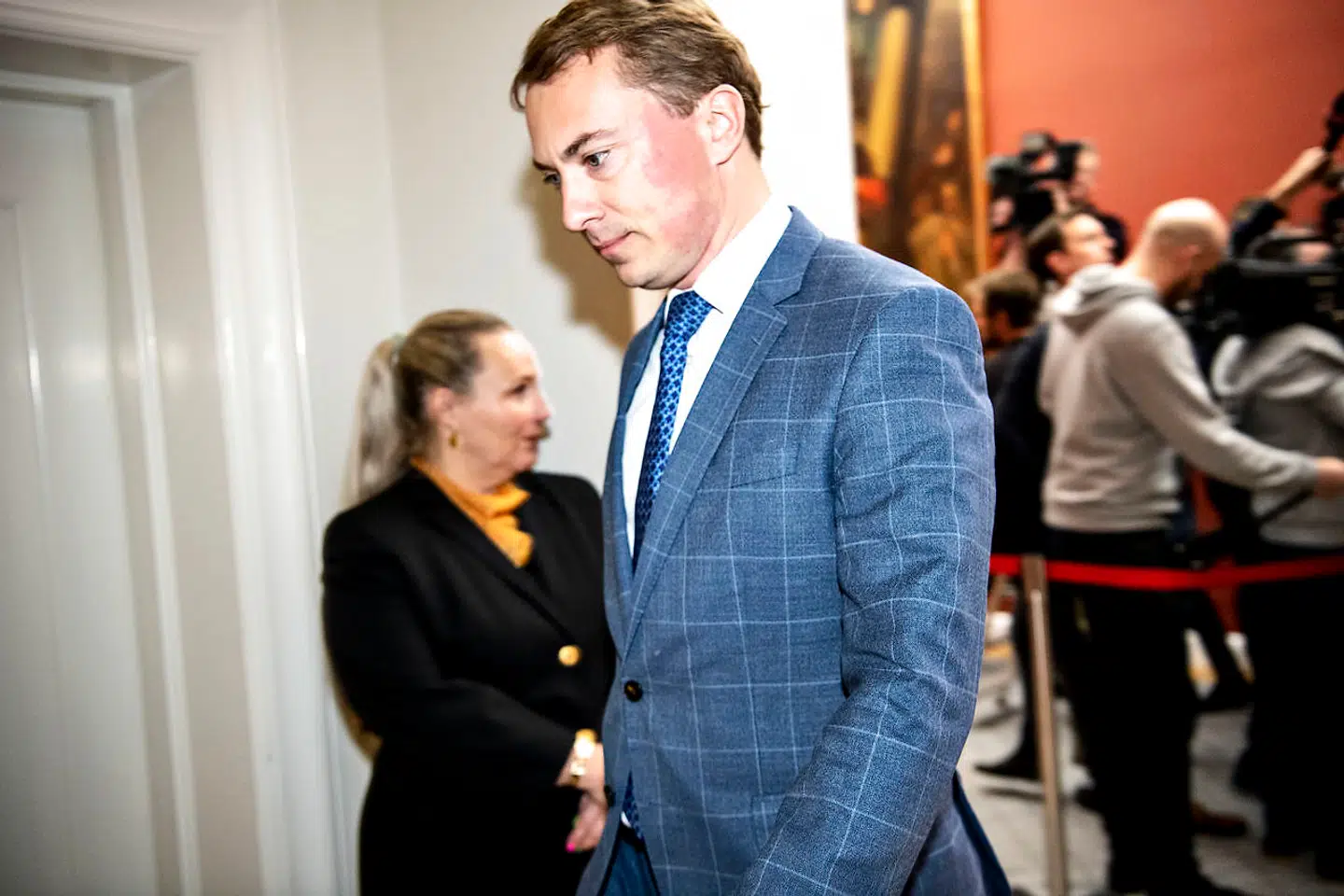 Dansk Folkepartis Morten Messerschmidt forlader gruppemøde på Christiansborg onsdag den 18. november 2021. (Foto: Nils Meilvang/Ritzau Scanpix)