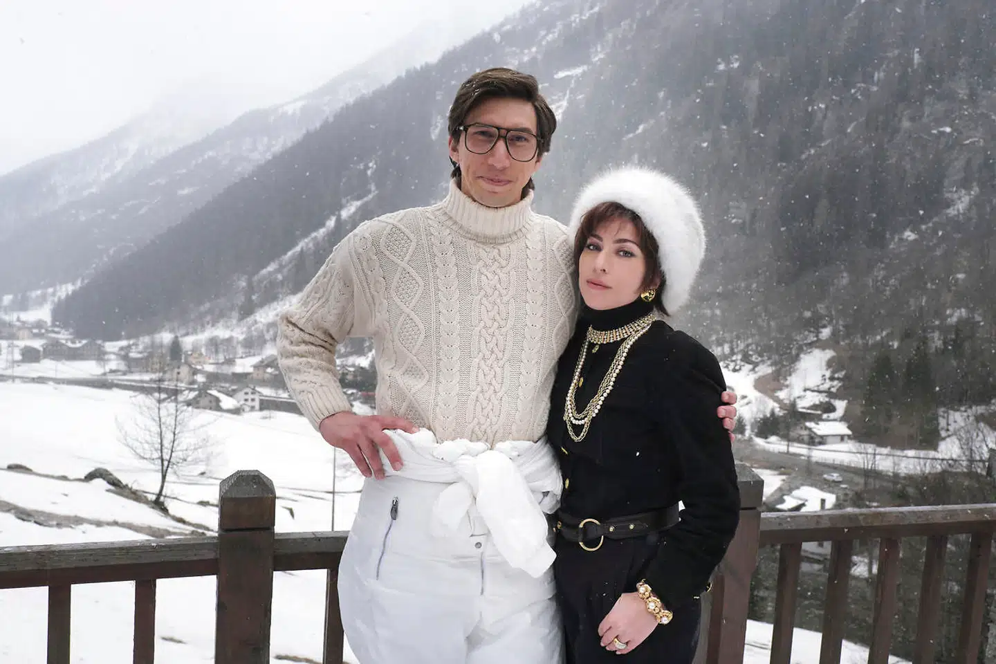 Adam Driver og Lady Gaga spiller henholdsvis Maurizio Gucci og Patrizia Reggiani.